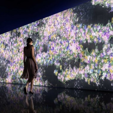 チームラボ、花々がモチーフのインスタレーション作品をグッチ新宿で公開