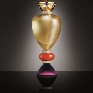 宝石とベネチアングラスによる香水瓶の芸術、ブルガリ銀座タワーで展示
