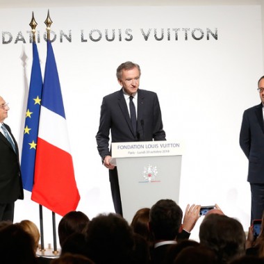 ルイ・ヴィトンの現代アート美術館、アルノー代表、仏大統領らが開館宣言
