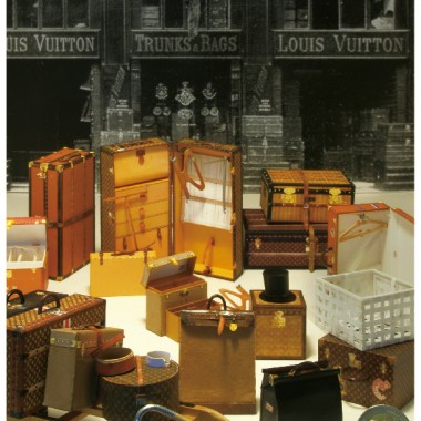 アンティークルイ・ヴィトンの展覧会。紙で見せる100年前のヴィトン伝説