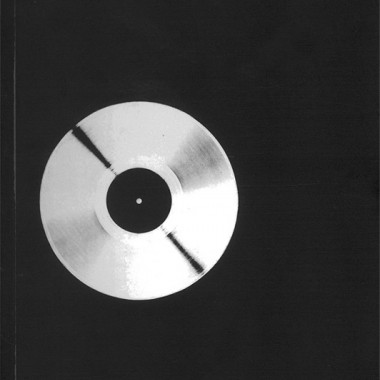 建築家・黒川紀章らがアートワークを手がけたレコードジャケットを収録。ジョルジオ・マッファイが考察する「アートと音楽の関係」【NADiffオススメBOOK】