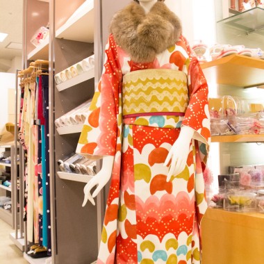 牡羊座2015年開運スタイルはカラフル着物【ムーン・リーのファッション×星占い特別版】