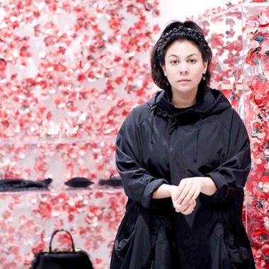 シモーネ・ロシャ“花はまるでファッション”【INTERVIEW】