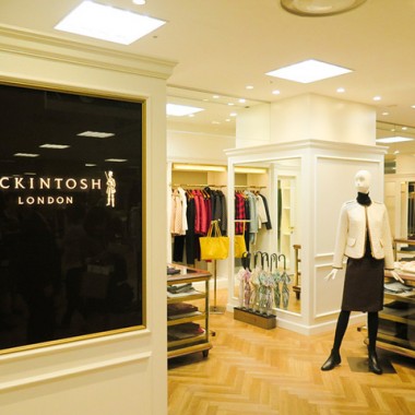 「マッキントッシュ ロンドン」第1号店が京急百貨店にオープン。順次2ヶ月以内に全263店舗出店