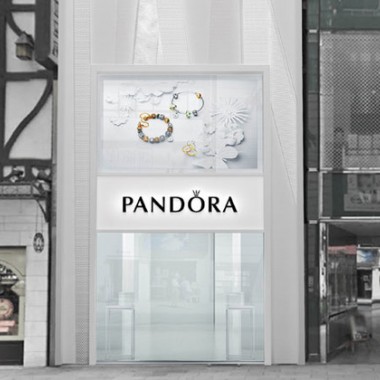 パンドラがアジア最大、日本初の旗艦店を銀座にオープン。初日はブレスレットが特別価格に