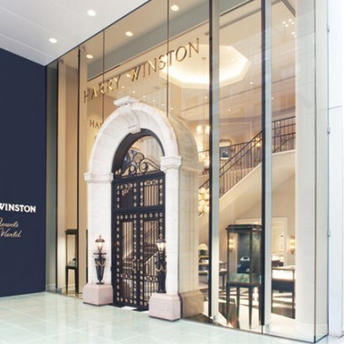 ハリー・ウィンストン銀座本店がリニューアルオープン、木村佳乃が総額29億円のジュエリーをまとう