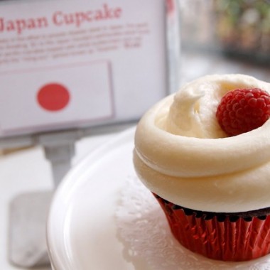 マグノリアベーカリーが日の丸のカップケーキを発売。売上は東日本大震災の被災地復興支援へ寄付