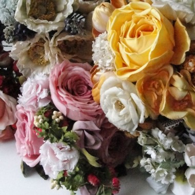 パスザバトンをロマンティックな花々で埋め尽くす、アトリエ染花による展覧会「Romantic flower」開催