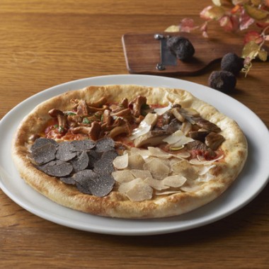 トリュフピザ、“幻の茸”を使った鍋などグランド ハイアット 東京の“茸づくし”な秋限定メニュー