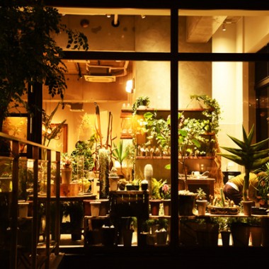 ミハラヤスヒロのソスウが手掛けるカフェ・花屋・レンタルスペースが融合した複合ショップがオープン