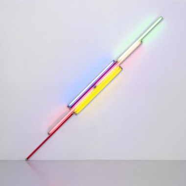 エスパス ルイ・ヴィトン東京で、“光”のアートに生涯を捧げたダン・フレイヴィン展が開催