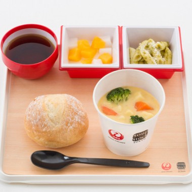 上空3万5,000ftの新作スープ！スープ ストックトーキョーの特製シチューがJAL国際線の機内食に登場