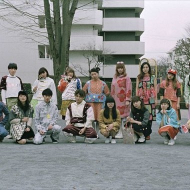 新進気鋭ブランドYURIKO ETOが、竹の子族やみゆき族など“族ファッション”をテーマにした個展を開催