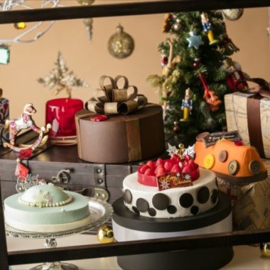 ヒルトン東京からワクワク感たっぷりのプレゼントや宝石のクリスマスケーキが登場