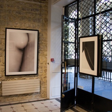 森田恭通がパリで3回目の写真展を開催中、平面の世界に創りだす“空間における彫刻”