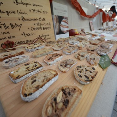 シュトレン食べ比べやコーヒー、パン、ヴィンテージを楽しむ! 週末開催の青山ホリデーマーケット