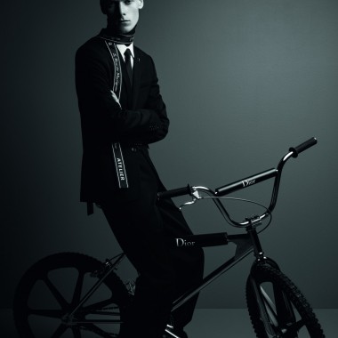 ディオール オム × 仏自転車メーカーBOGARDE、エクスクルーシブなBMXバイクを発表