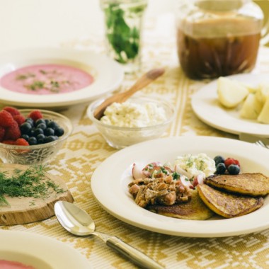 世界の朝食レストラン、6月と7月はリトアニアの朝ごはん! ピンクのスープも登場
