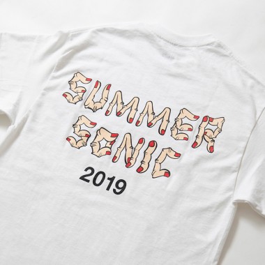 「SHIPS×野性爆弾くっきー」サマソニフェスTシャツ発売! “指字”で描かれたロゴが目を引くデザイン