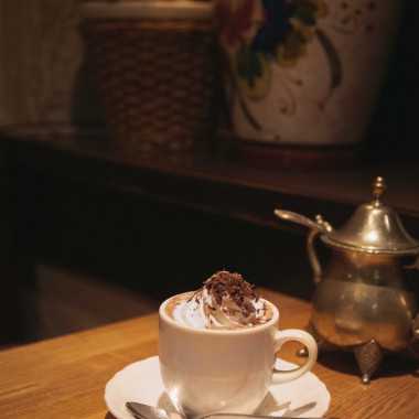 週末喫茶部、日比谷「紅鹿舎」へ。冬夜のホットチョコレート【EDITOR'S BLOG】
