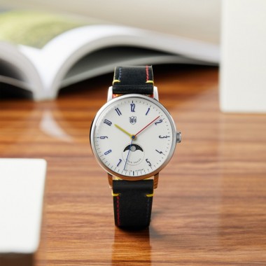 ドイツの腕時計ブランド「ドゥッファ(DUFA) 」が、バウハウスの3原色を配した新作を発売