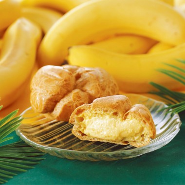 クイーンズ伊勢丹の人気のシュークリームに、バナナフレーバーが期間限定で登場