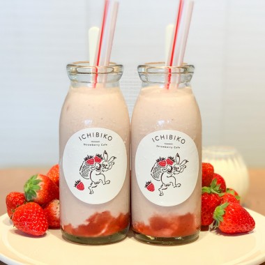 いちごスイーツ専門店いちびこがNEWoMan新宿店限定で濃厚クリーミーな苺ミルク「いちびこミルク」を発売