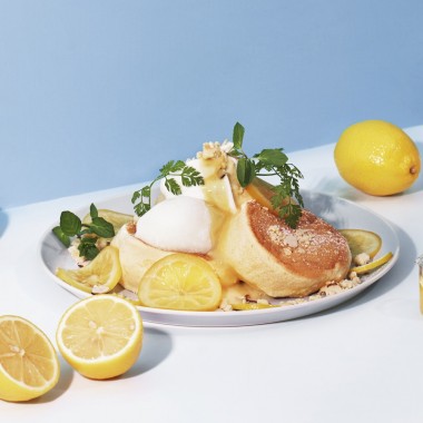 スフレパンケーキ専門店FLIPPER’Sがレモンチーズタルトをイメージした「奇跡のパンケーキ」を新発売