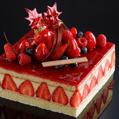 シェラトン都ホテル大阪がクリスマスケーキの予約開始。ホテル開業時より人気のあった「フレジェ」の復刻も