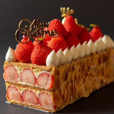 世界の洋菓子大会で多くの受賞歴をもつペストリーシェフ武藤 修司がプロデュース。横浜ベイシェラトンのクリスマスケーキ