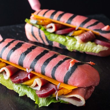 虎ノ門ヒルズ店限定の虎柄サンドイッチ第2弾は フランス産鴨の生ハムを挟んだ 鮮やかなピンクの「虎サンド」