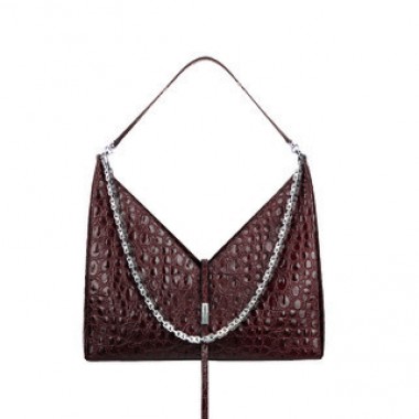 ジバンシィが鋭角なシェイプとフューチャリスティックなスタイルが特徴の新作バッグ「カットアウト」を発表