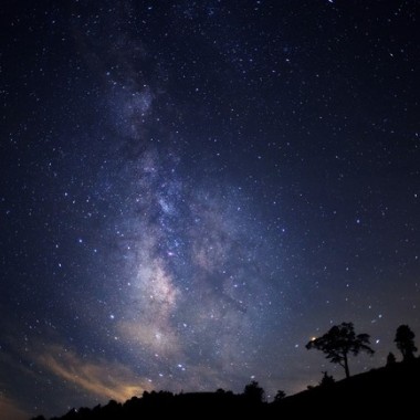 街明かりが届かない山の上で見る満天の星。「日本一の星空」長野県阿智村の10周年を迎えた天空の楽園ナイトツアー