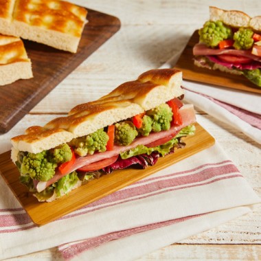 スタバが運営するベーカリー・プリンチ®から春の新作サンドイッチが登場! 3種のイタリアパンを使って