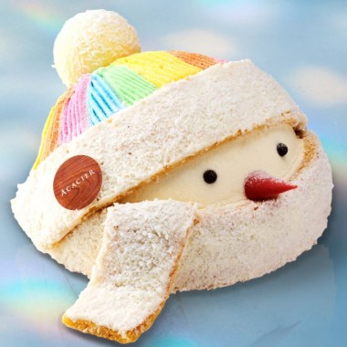 今年のテーマは「虹」。華やかな色彩のケーキなどさまざまな伊勢丹新宿店のクリスマスケーキ