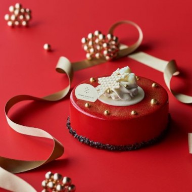 聖なる夜に愛を届けるビターチョコレートとフランボワーズの誘惑。ピエール マルコリーニの2021年クリスマスケーキ