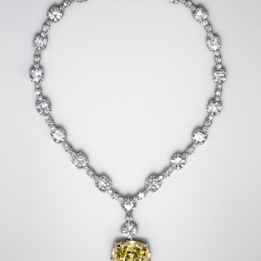 ティファニーが日本上陸50周年を祝して伝説的な128.54カラットの「ティファニー ダイヤモンド」が来日