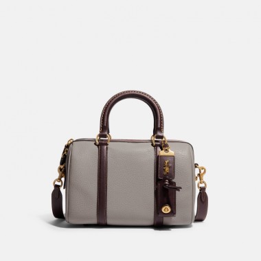コーチからヴィンテージのスーツケースにインスパイアされたアイコニックなハンドルを持つ新作バッグ「Ruby サッチェル」発売