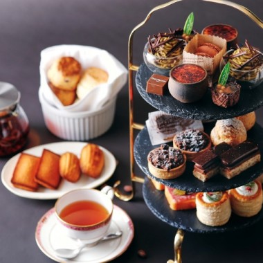 初夏にふさわしい軽やかなチョコレートデザートを堪能する、ウェスティンホテル東京のアフタヌーンティー