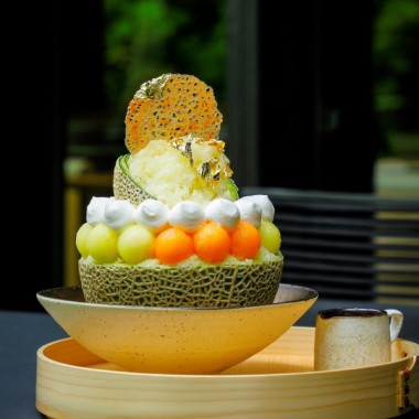 アマン京都夏の風物詩、国産マスクメロンひと玉を贅沢に使用した「マスクメロンのかき氷」