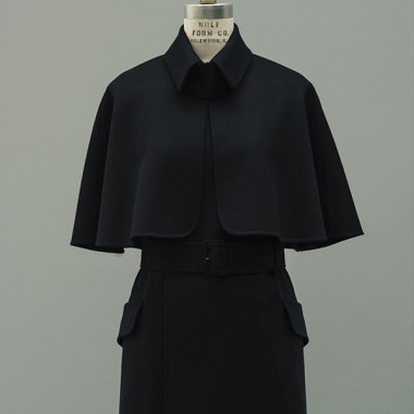洋服を纏う女性たちの美意識や感情を揺さぶる。BLAMINKが2022 プレフォールコレクションのポップアップストアを日本橋三越にオープン