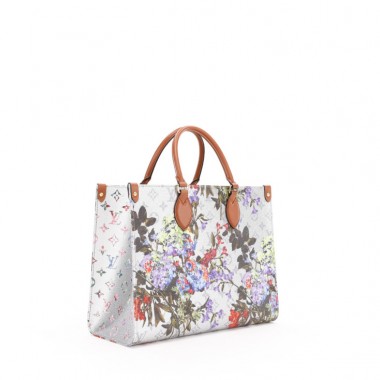 モノグラム·パターンを背景に咲き乱れる花々。フラワープリントが美しいルイ・ヴィトンの新作バッグ「LV ガーデン」
