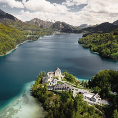 ローズウッド シュロス フッシュルが2023年後半開業へ、オーストリア・フッシュル湖のほとりのラグジュアリーな歴史的湖畔リゾート