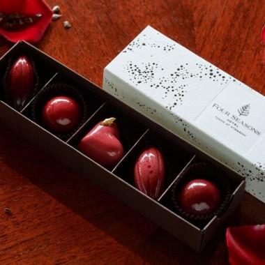 フォーシーズンズホテル東京大手町のバレンタインは「旅」がテーマのチョコレートボンボン5種
