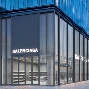 バレンシアガが東急プラザ銀座に期間限定ストアをオープン、「Balenciaga Tokyo」ロゴのDuty Free バッグも限定で登場
