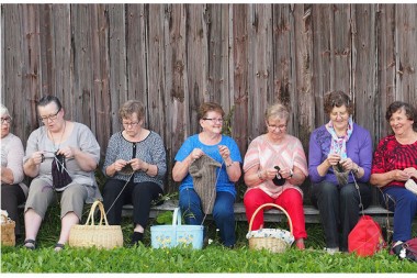 おばあちゃんの手編みの魅力を世界へ。ミュッシュファルミのプリミティブでエポックメーキングなものづくり【Fashion in Finland_vol.1】