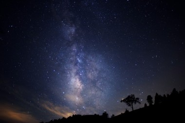 街明かりが届かない山の上で見る満天の星。「日本一の星空」長野県阿智村の10周年を迎えた天空の楽園ナイトツアー