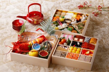 伝統的なおせち料理と華やかなフレンチの競演、ウェスティンホテル東京特製「和洋おせち 八寸三段重」