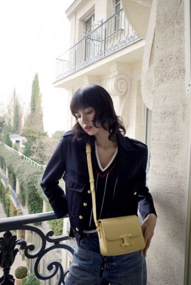 BLACKPINKのLISAが着るセリーヌ。エディ・スリマンによるコレクションより(2023年3月3日  パリにて）