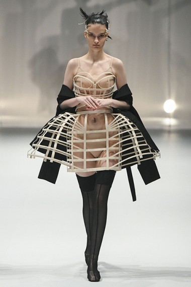 【ルック】Chika Kisada が2023年秋冬コレクションをRakuten Fashion Week TOKYOで発表